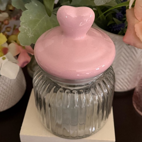 🆕🪷 LIMITED EDITION PINK HEART DECORATIVE GLASS CANDY & TRINKET JAR. BRAND NEW! - Picture 2 of 9